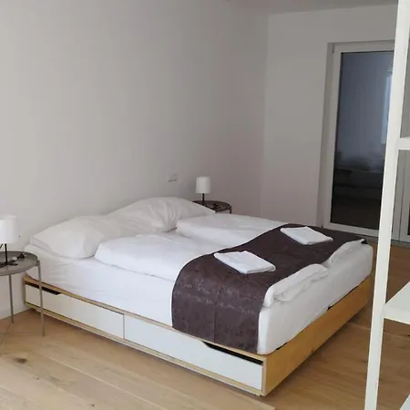 Haus Mit Garten Bei Wien Nyaraló