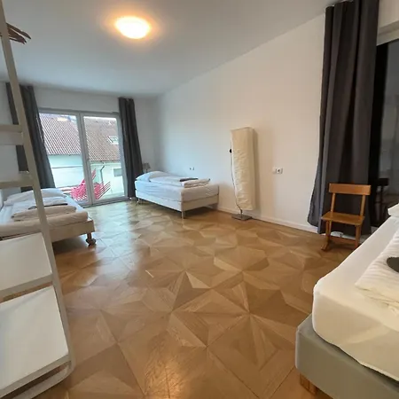 Haus Mit Garten Bei Wien Holiday home Langenzersdorf