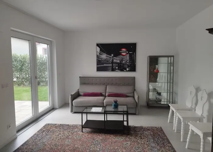 Haus Mit Garten Bei Wien Nyaraló Langenzersdorf